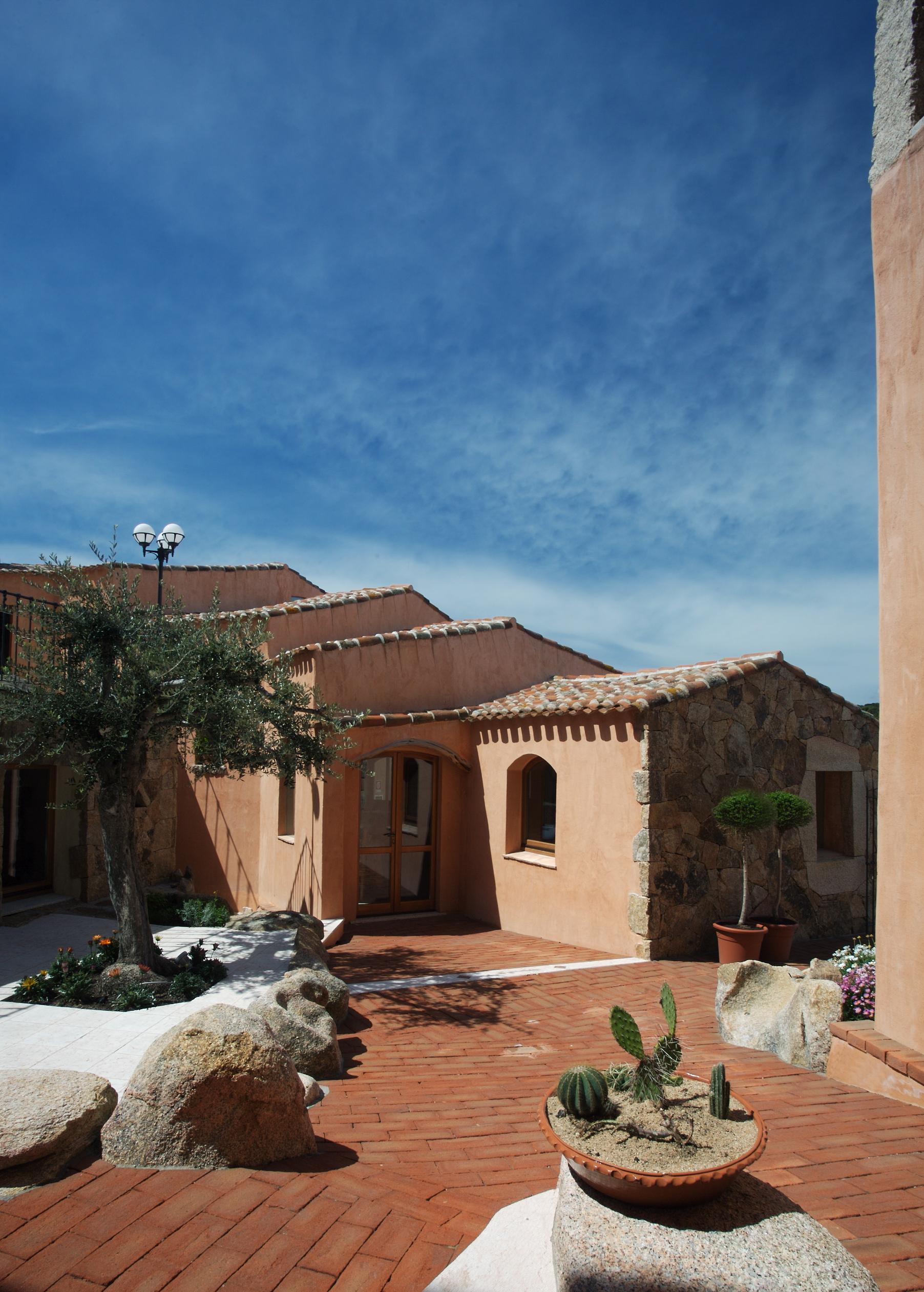 Hotel Arathena San Pantaleo Eksteriør billede