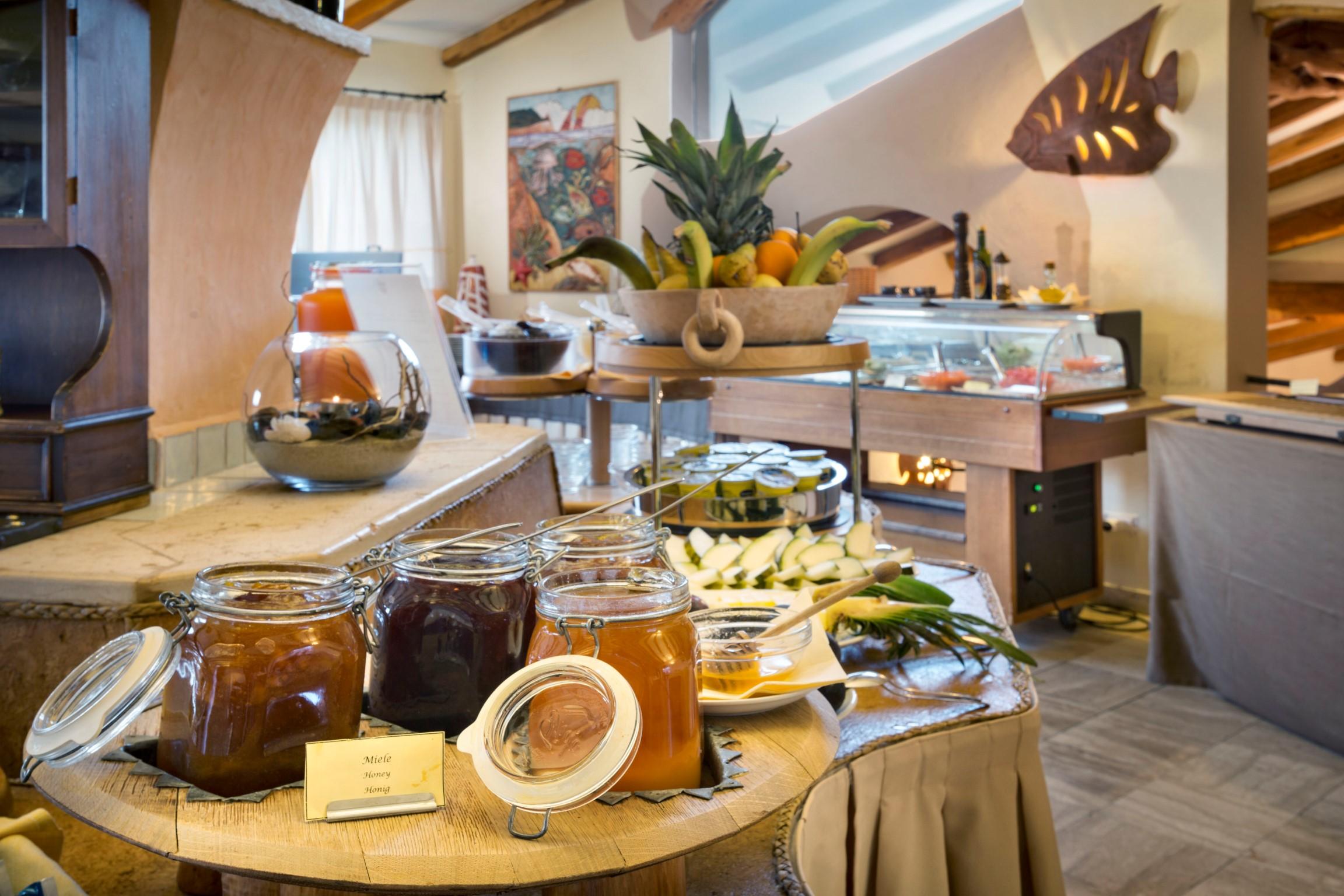Hotel Arathena San Pantaleo Eksteriør billede