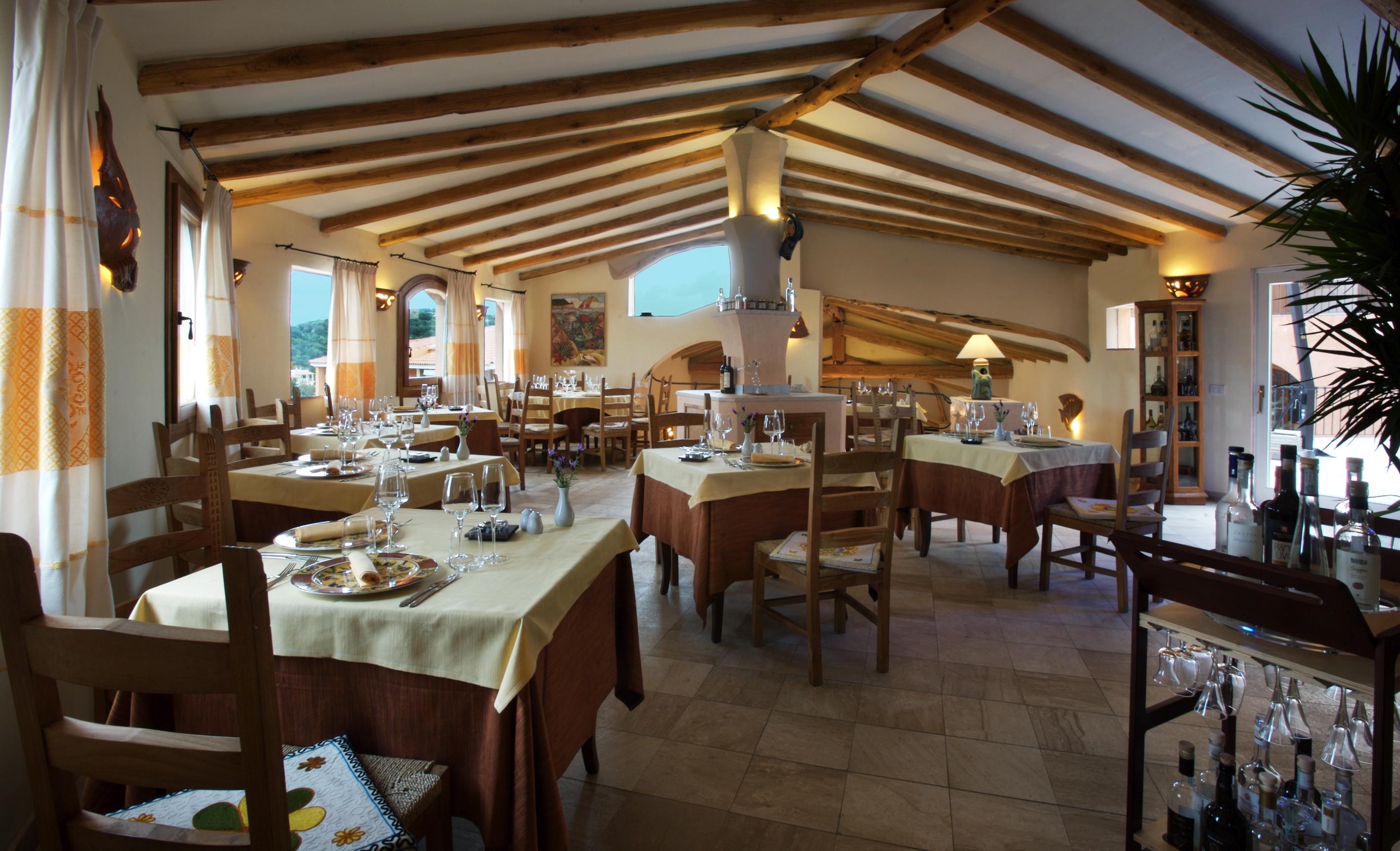 Hotel Arathena San Pantaleo Eksteriør billede