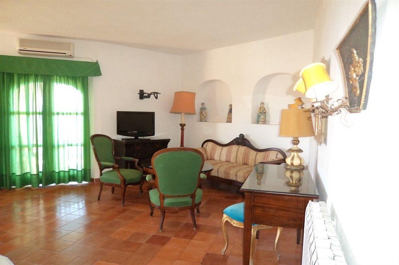 Hotel Arathena San Pantaleo Eksteriør billede