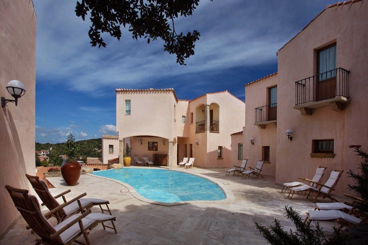 Hotel Arathena San Pantaleo Eksteriør billede