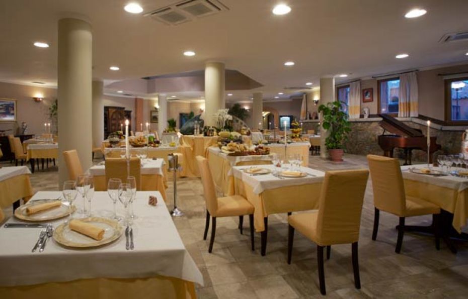 Hotel Arathena San Pantaleo Eksteriør billede